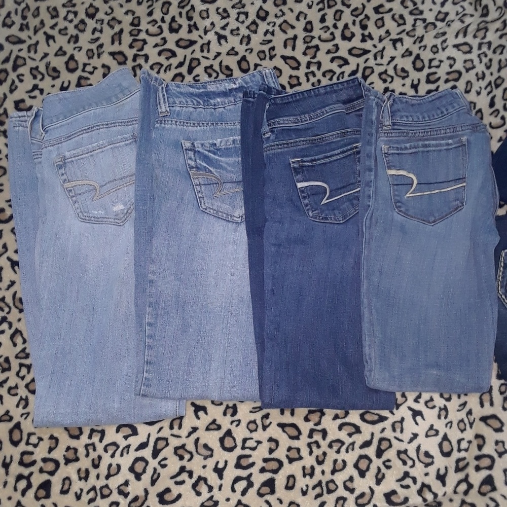4 pairs American Eagle jeans
